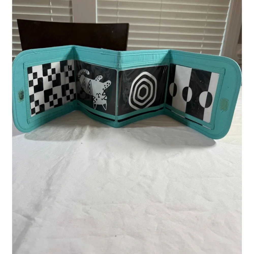 Lovevery Standing Card Holder